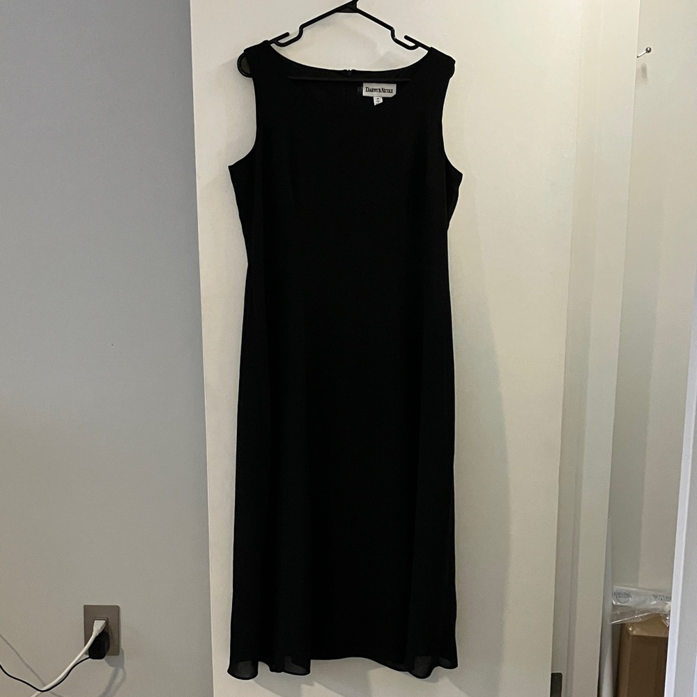 Danny & Nicole Elegant Black Midi Dress